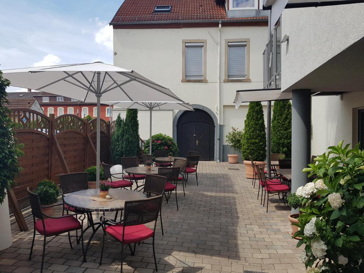 Hotel-Restaurant Pfaelzer Hof イデンコーベン エクステリア 写真