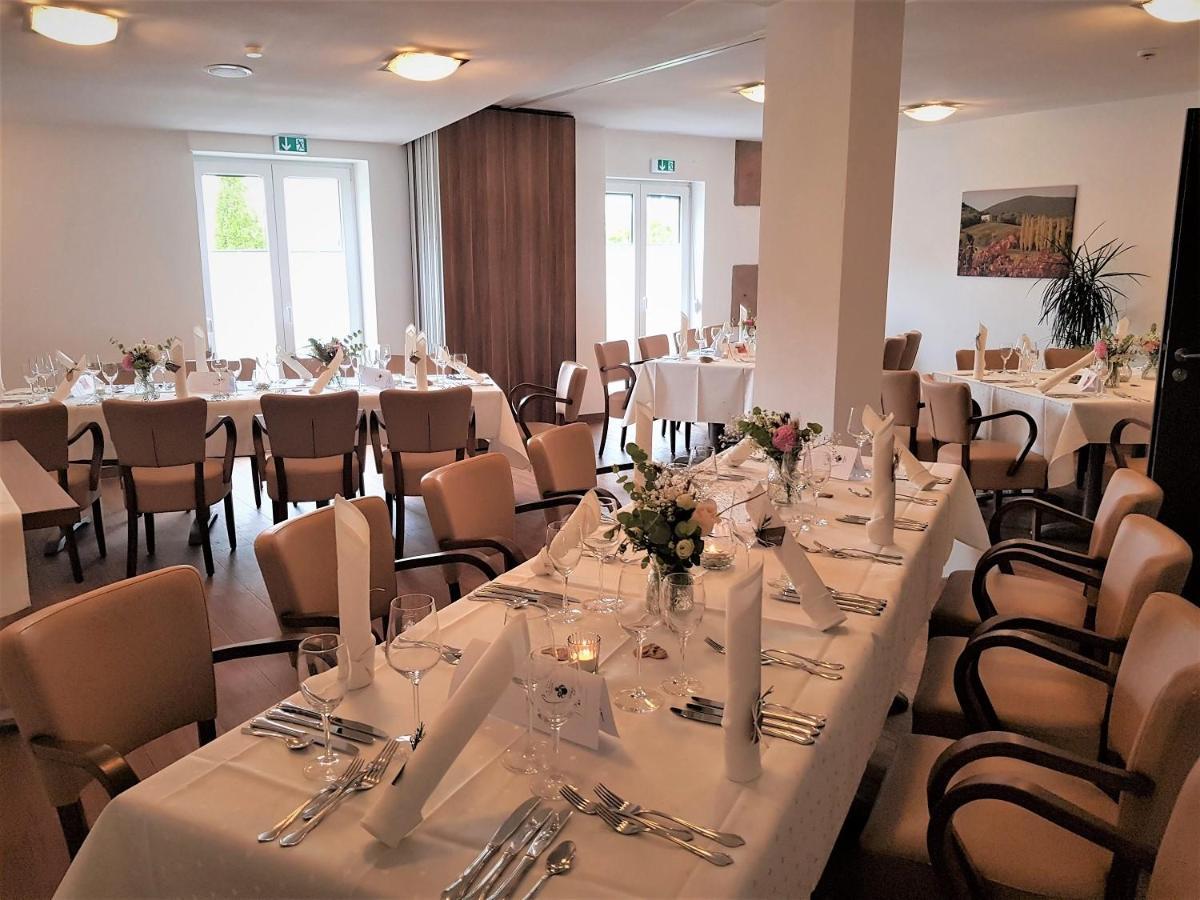 Hotel-Restaurant Pfaelzer Hof イデンコーベン エクステリア 写真