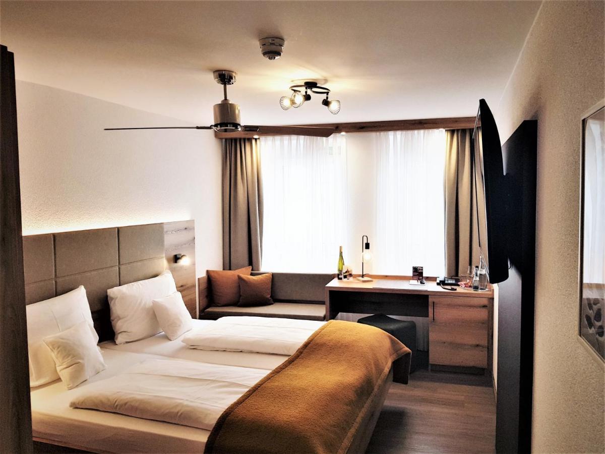 Hotel-Restaurant Pfaelzer Hof イデンコーベン エクステリア 写真