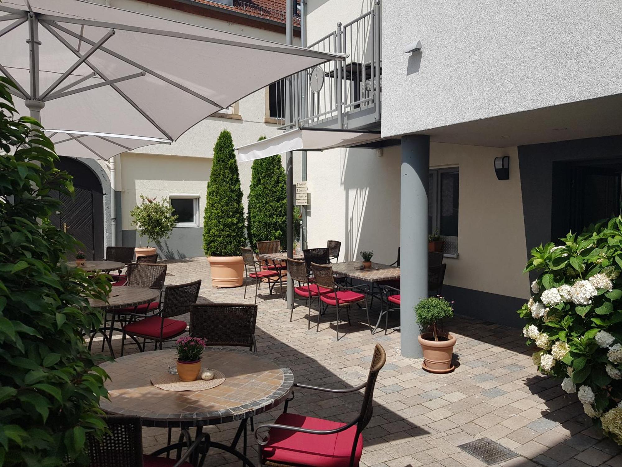 Hotel-Restaurant Pfaelzer Hof イデンコーベン エクステリア 写真