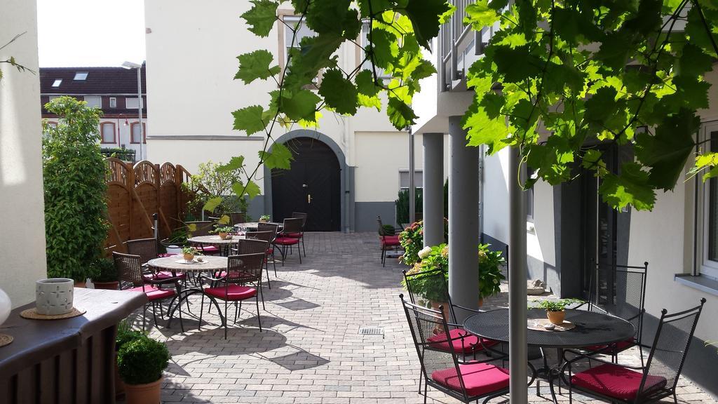 Hotel-Restaurant Pfaelzer Hof イデンコーベン エクステリア 写真
