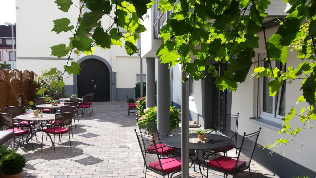 Hotel-Restaurant Pfaelzer Hof イデンコーベン エクステリア 写真