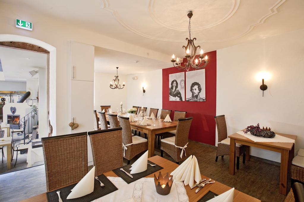 Hotel-Restaurant Pfaelzer Hof イデンコーベン エクステリア 写真